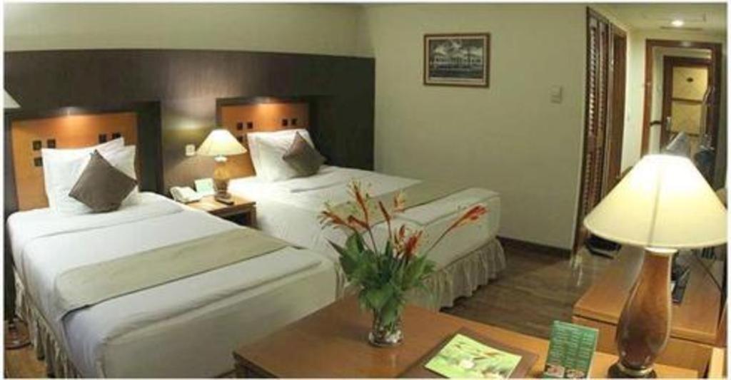 Oasis Amir Hotel 4*