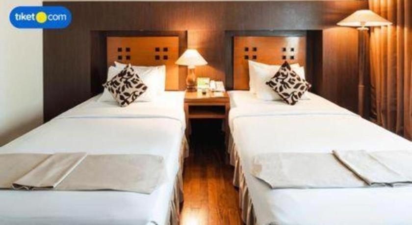 Oasis Amir Hotel 4*