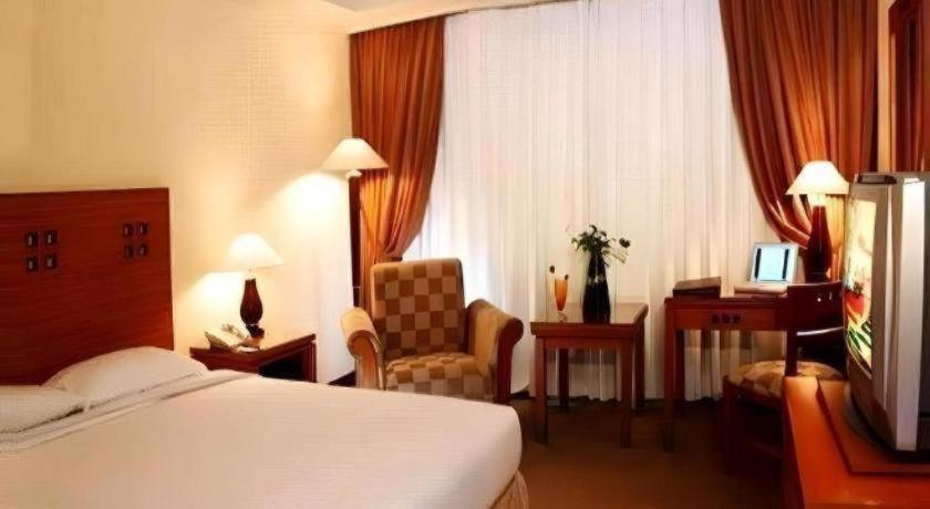 Oasis Amir Jakarta