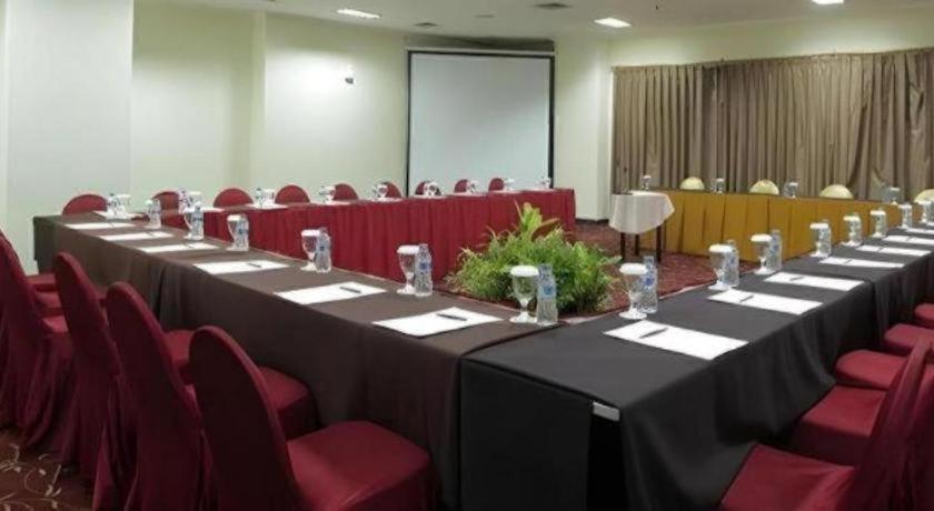 Oasis Amir Hotel 4*